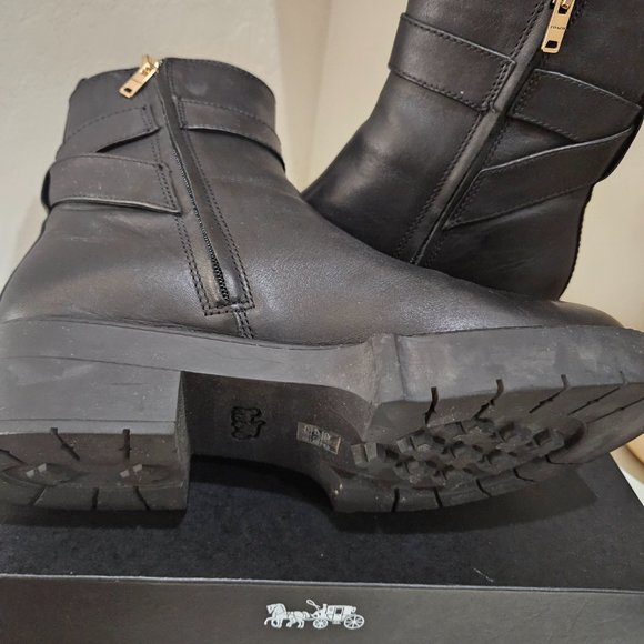 Coach womens lug boots. - Picture 2 of 5